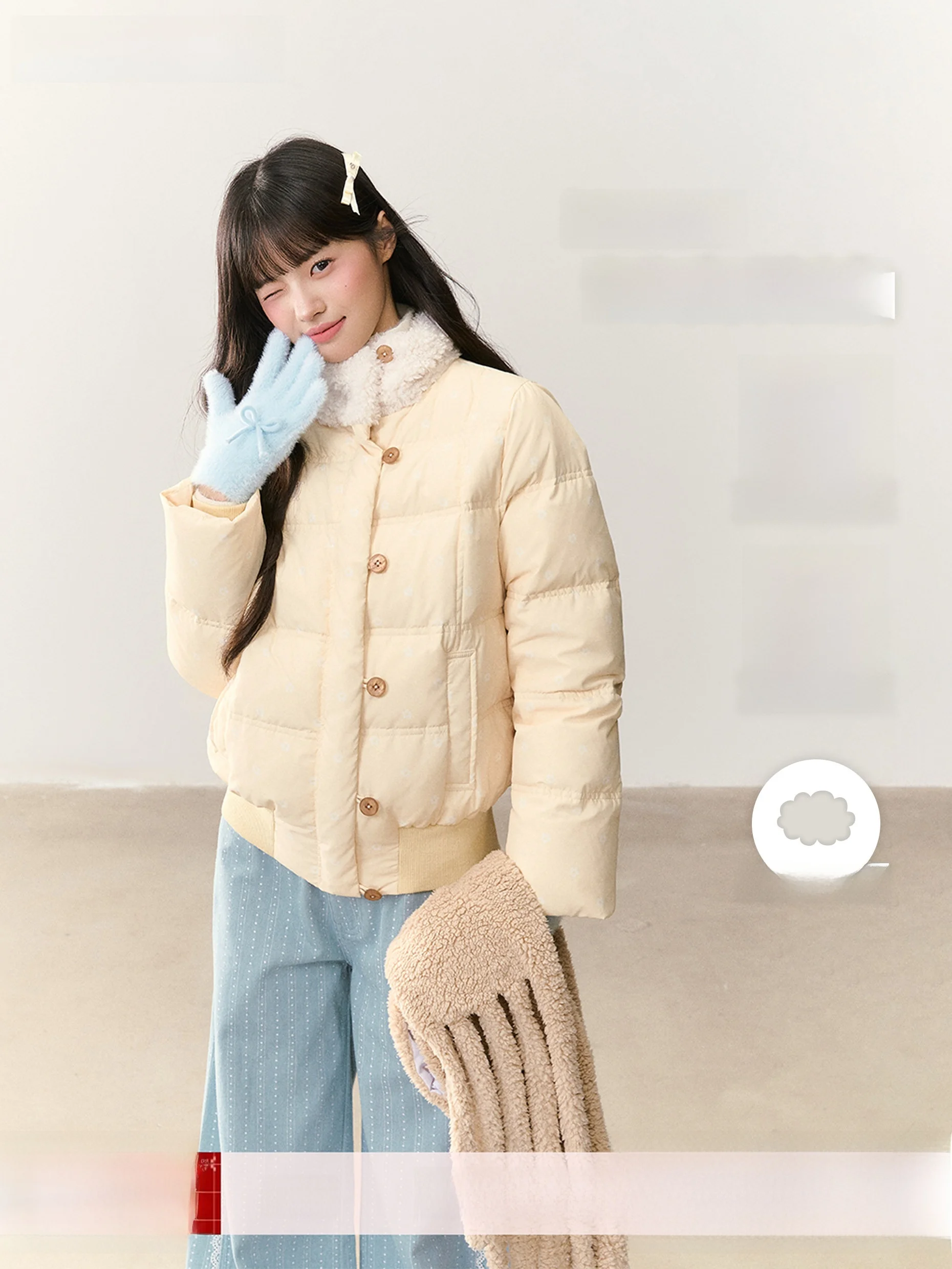 

Пуховик Umoumo для девочек с цветочным принтом в горошек, белый, с меховым воротником, приталенный, с воротником-стойкой