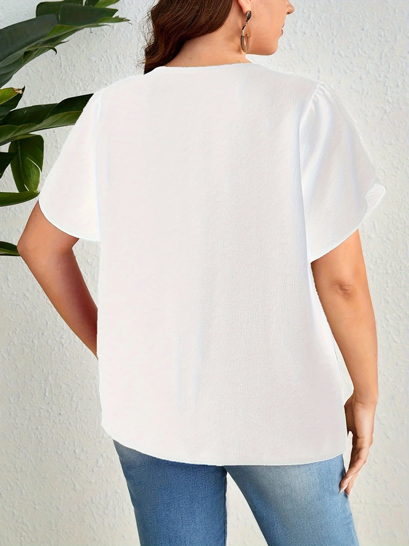 Women's Plus-Size Casual Work Top: V-Neck, Contrast Bow Detail, Ruffled Puff Short Sleeves