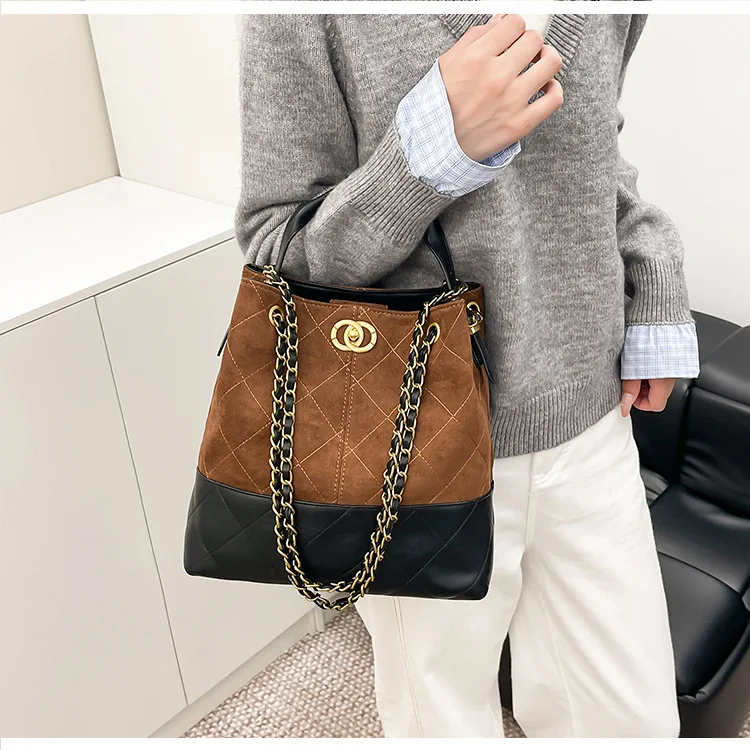 Новинка 2023 года, изысканная женская сумка-хобо из натуральной кожи, кошелек через плечо с верхней ручкой и регулируемым ремешком, шикарная и практичная ​