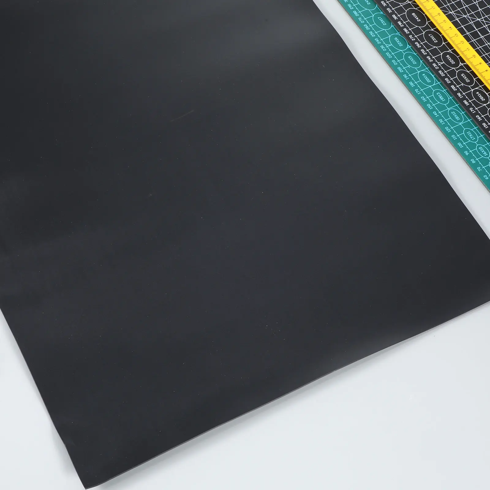 

1Pcs Anti-Static Workbench Mat Sturdy Rubber Work Mat for Electronics Maintenance High-Temperature Resistant Repair Soldering