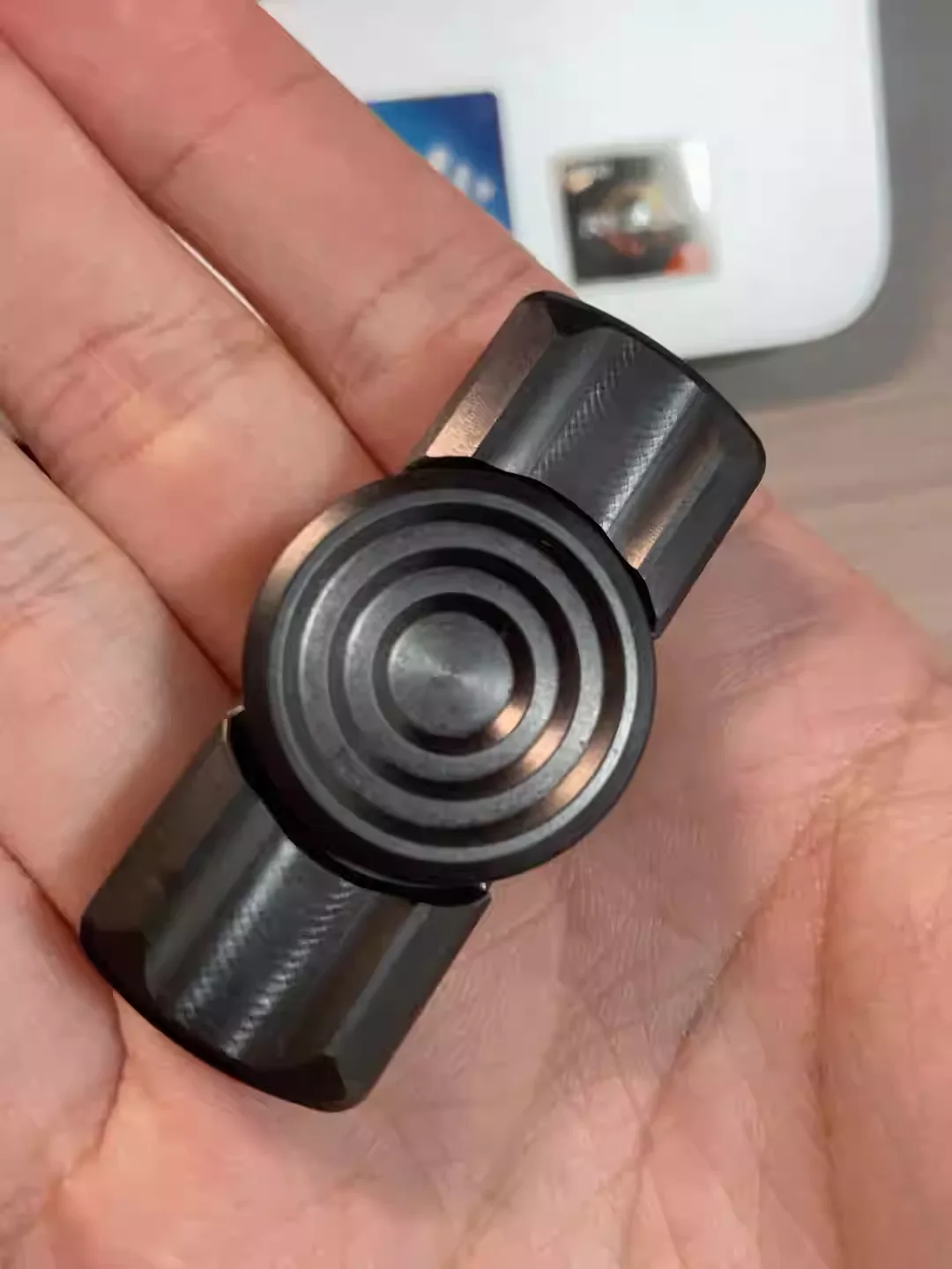 

Mod 2.0 Knife Pattern Zirconia Fingertip gyroscope
