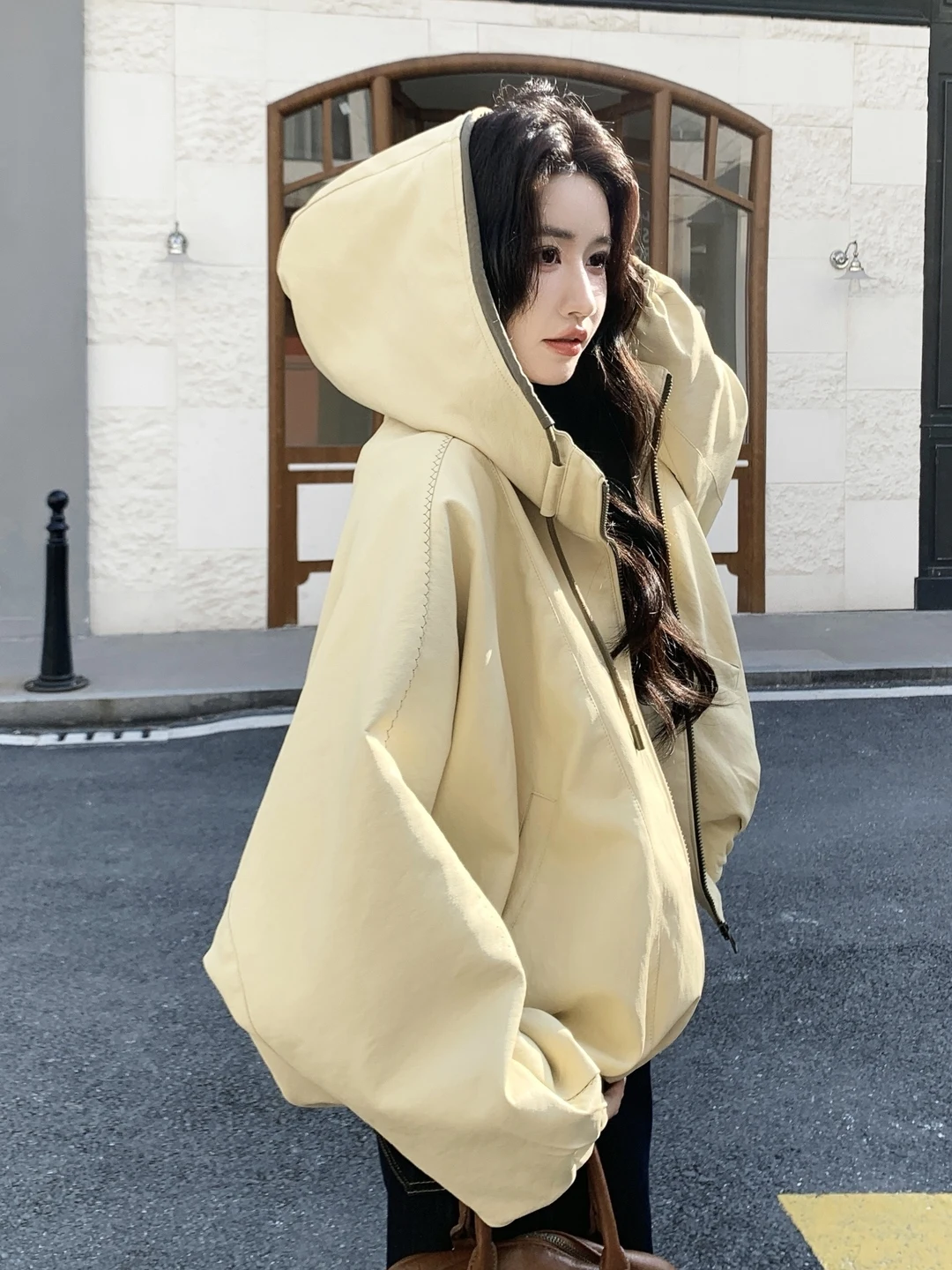 

Повседневная желтая короткая куртка с капюшоном для женщин, весенне-осенняя, новая модель, популярная, универсальная, молодежная, антивозрастная верхняя одежда