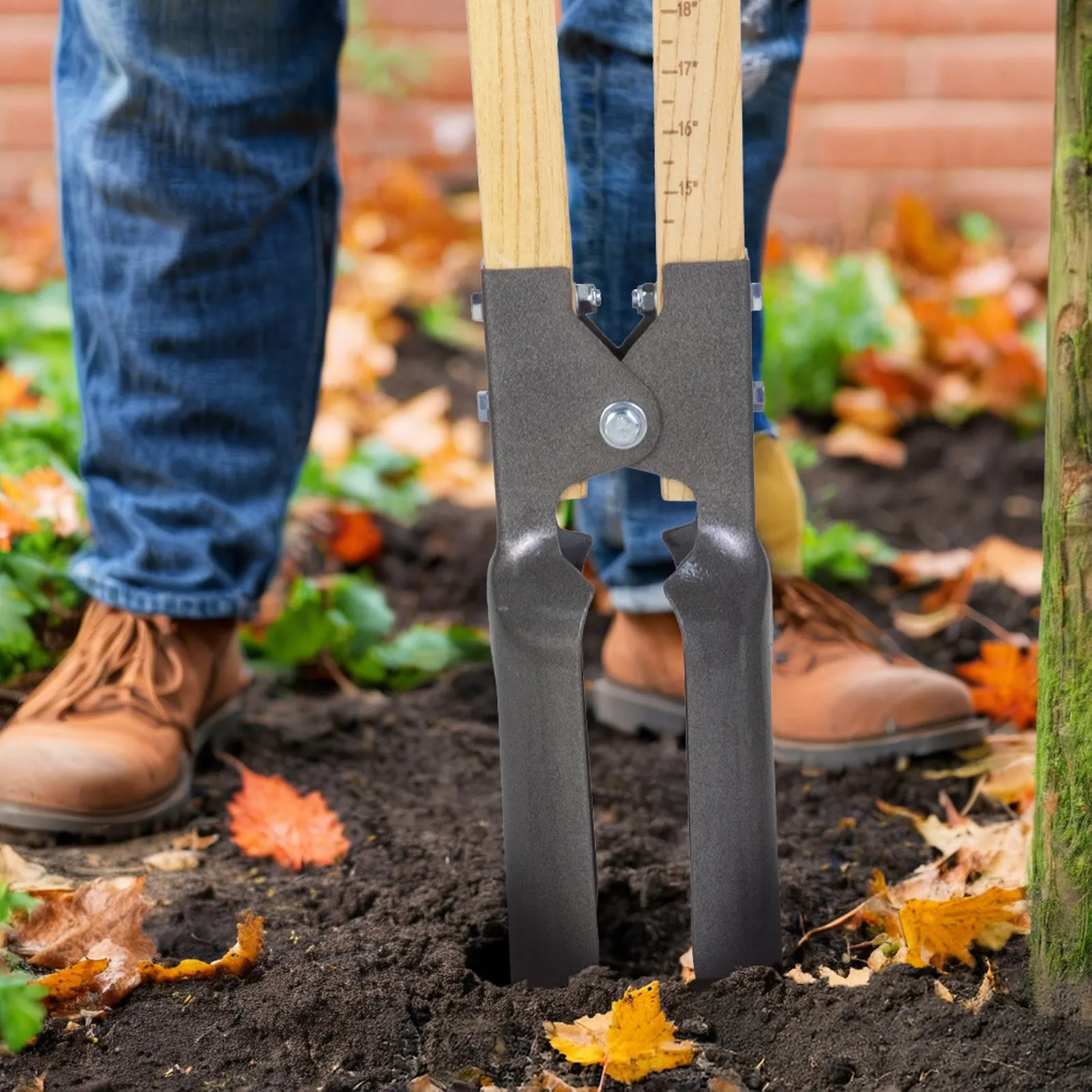 

Ручной ямобур с деревянной ручкой и мерной шкалой