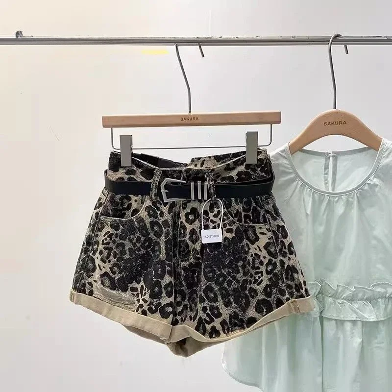 

Sexy Leopard Print Contrasting Color Curled High Waist Denim Shorts Women's 2024 New A-Word Wide Leg Pants Shorts Feminino