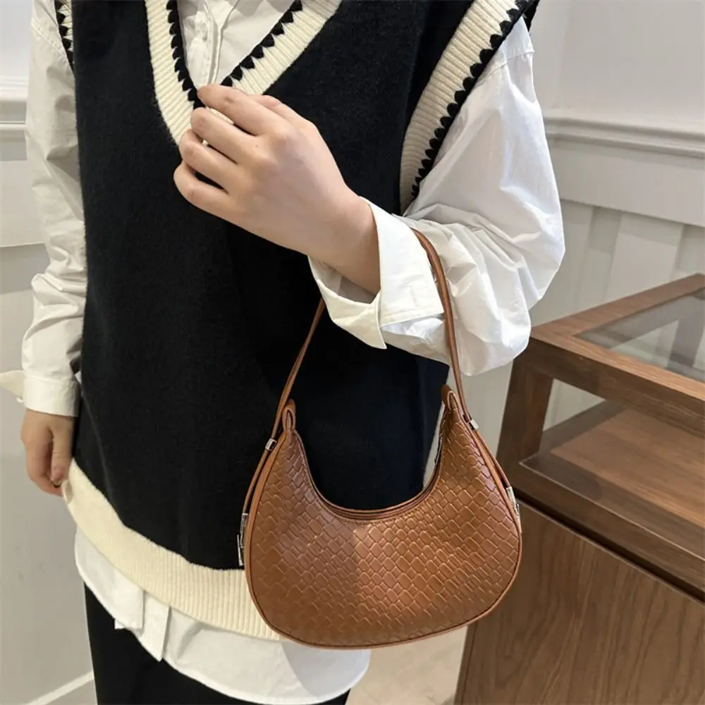 

PU Crescent Moon Underarm Bag Solid Color Shoulder Pouch Stone Pattern Shoulder Bag Tote Bag Korean Style Felt Handbag Travel