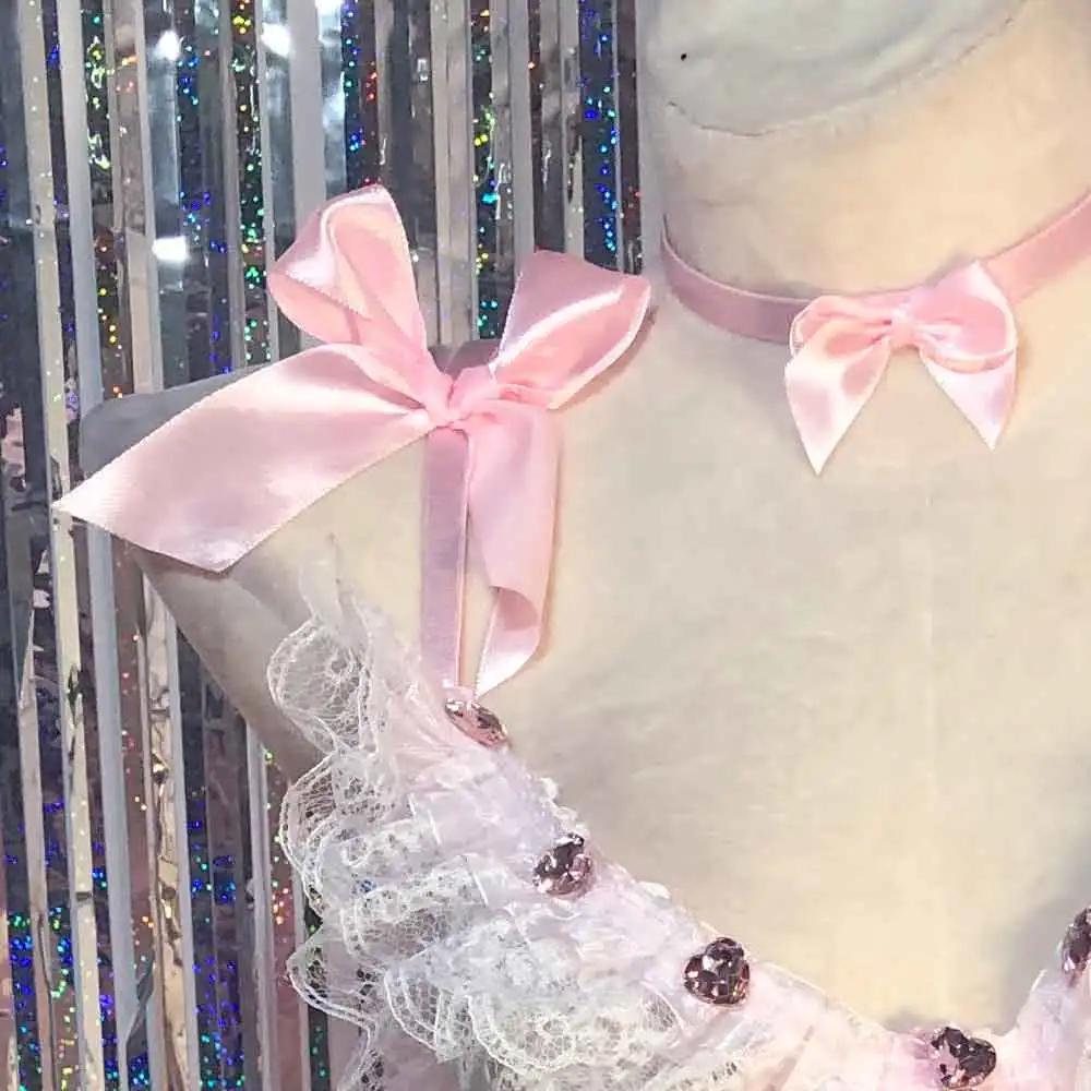 

Топы-халтеры в стиле 90-х: Харадзюку, Готика, Эко, Кавай, Тин-харт, Кросс, Панк-рок, Готика, Y2K, Эмо, Глитч-кор, E-Girls, Гранж