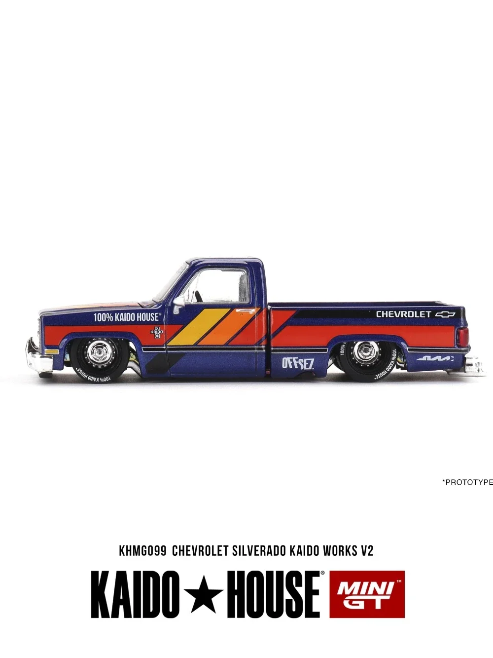 1:64 Chevrolet Silverado รถปิคอัพ V2หล่อจากอัลลอยด์โมเดลรถแบบคงที่ของเด็กๆเครื่องประดับของเล่นชิ้นโปรดของตกแต่งห้องระดับพรีเมียม