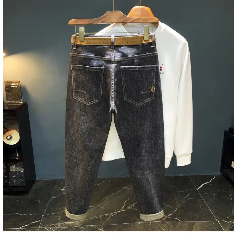 

Черно-серые мужские джинсы осенью 2023 года, эластичные и маленькие ноги, в сочетании с повседневными элитными брюками в стиле ремня.