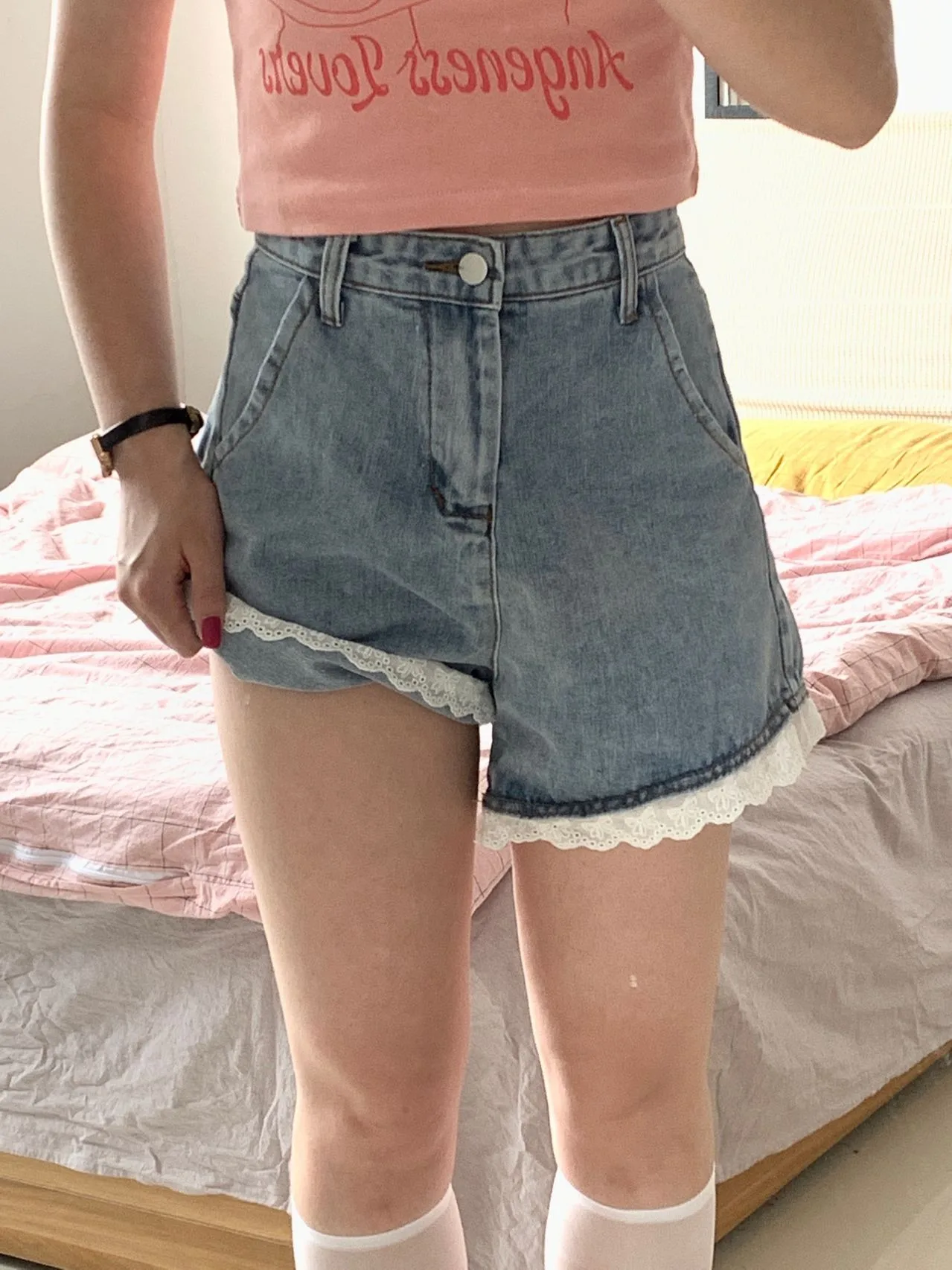 

Женские джинсовые брюки больших размеров с высокой талией и кружевной отделкой, утягивающие милые и пряные шорты трапециевидной формы, летние прямые джинсы