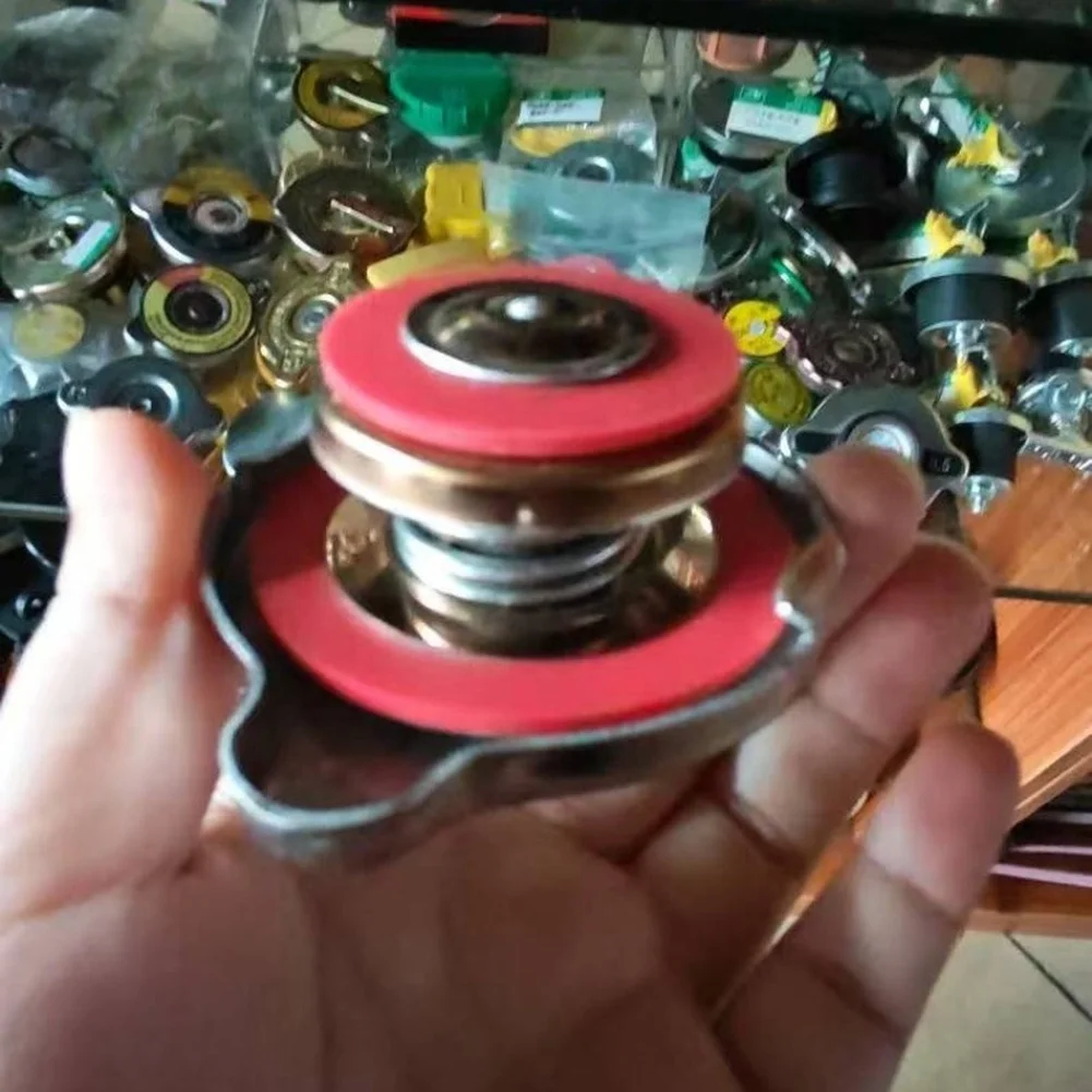 Radiator Cap For Tractors Cooling System Cooling System Cap Radiator Cap 15272-72020 High Temperature Resistance