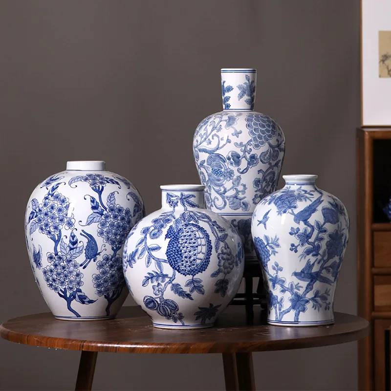 

Blue and white porcelain vase ornament B & B model room hotel home living room Chinese hand-painted ceramic vase hydroponic