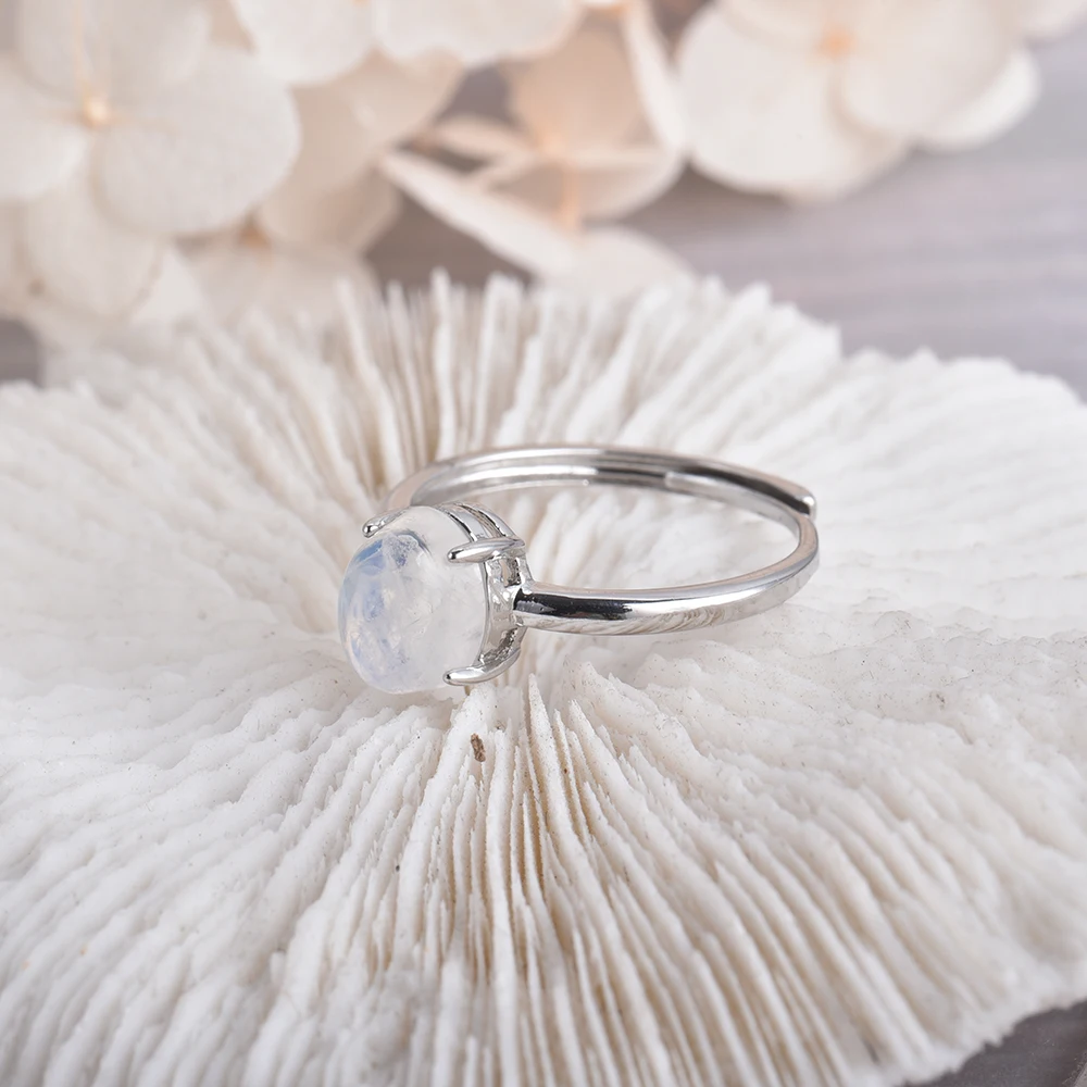 ITSMOS Moonstone Classic Rings Luxury Natural Gemstone Four Claws Band Jewelry Crystals Oval for Womens Lover Rings Gift
