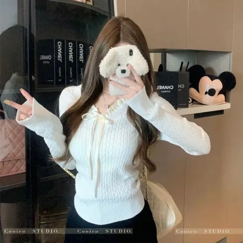 

Свитер в студенческом стиле с v-образным вырезом и вышивкой, женский осенне-зимний пуловер с длинными рукавами и ремешками, нижний топ