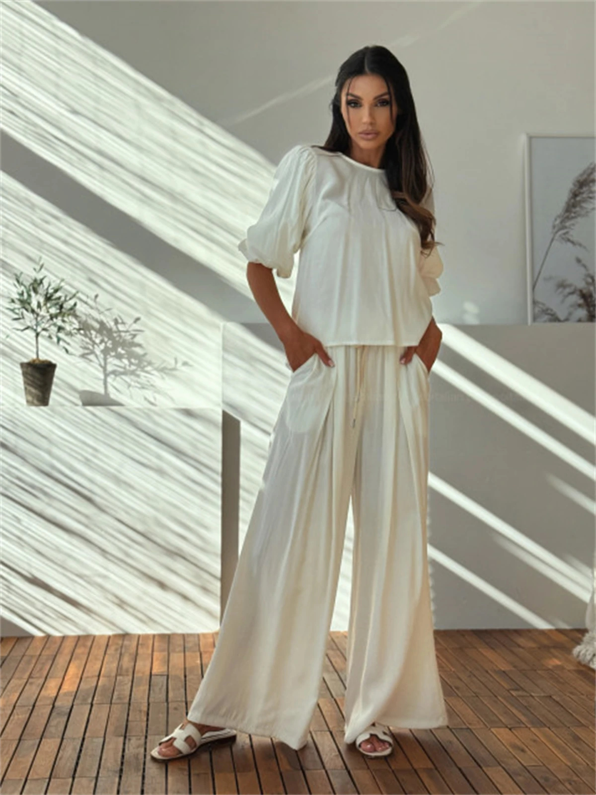 2025 New Women's Casual Set with Loose Fit Lightweight Solid Color Simple Design and Bow on Back