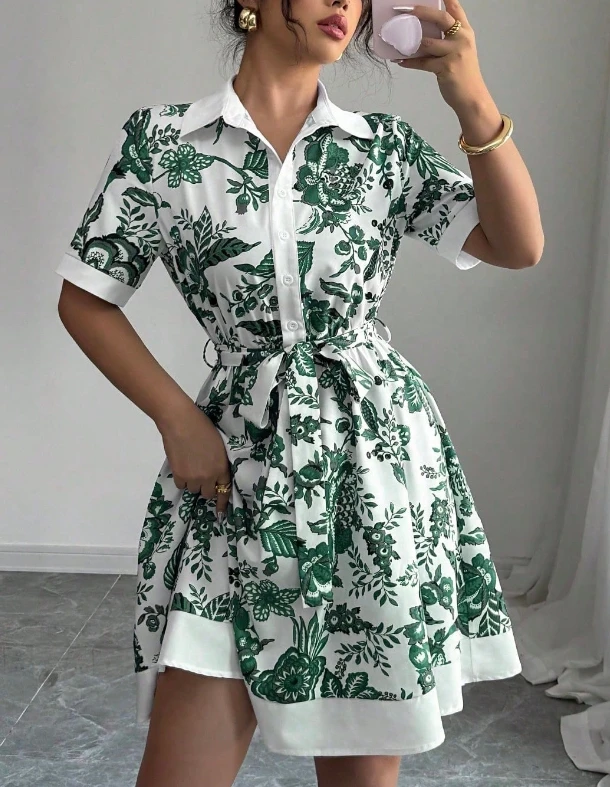 فستان صيفي بسيط وعصري بحزام مطبوع بأكمام قصيرة للنساء