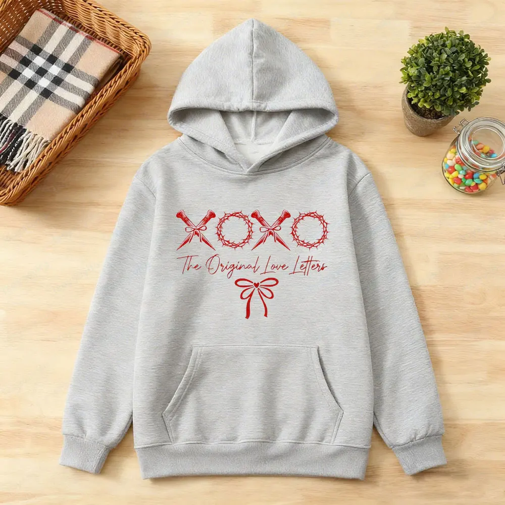 XOXO سويت شيرت بأحرف الحب الأصلية ملابس عيد الحب بفيونكة عيد الحب مطبوعة بقلنسوة كريستيان يسوع ملابس نسائية