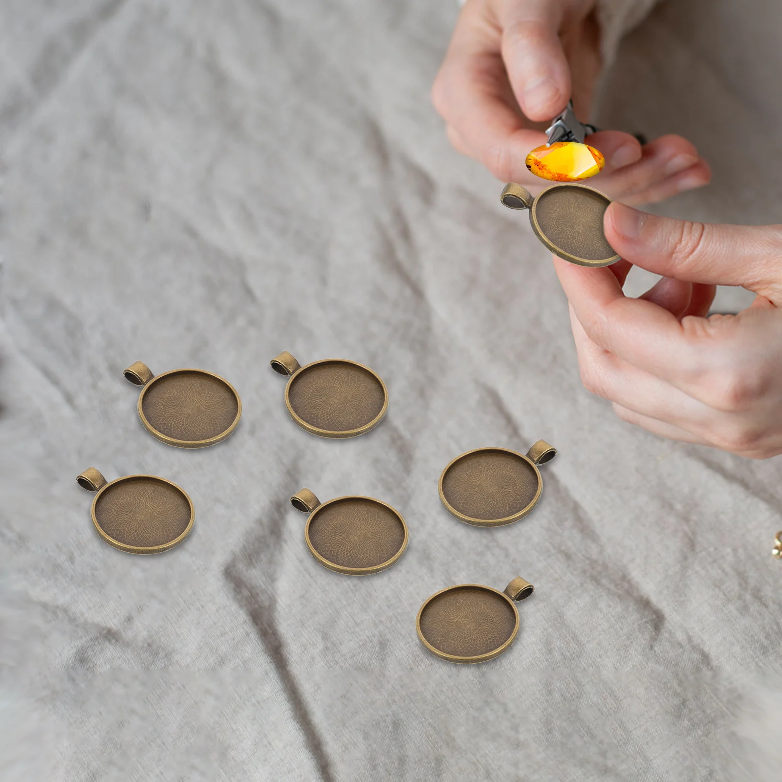 

Round Gem Pendant Alloy Tray Charms Bezel Blanks Base Necklaces Bracelet Earring DIY Crafts Round Shape Jewelry Making