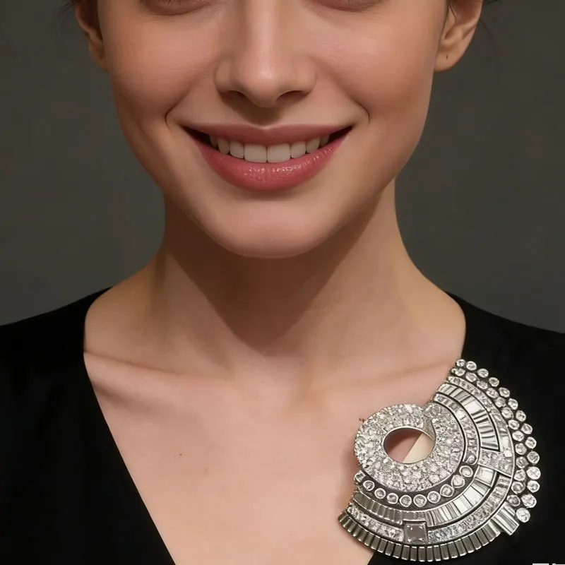 New Luxury Full Rhinestone Fan Brooches for Women Elegant Crystal Lapel Pin Evening Dress Neckline Anti-slip Decoration Jewelry