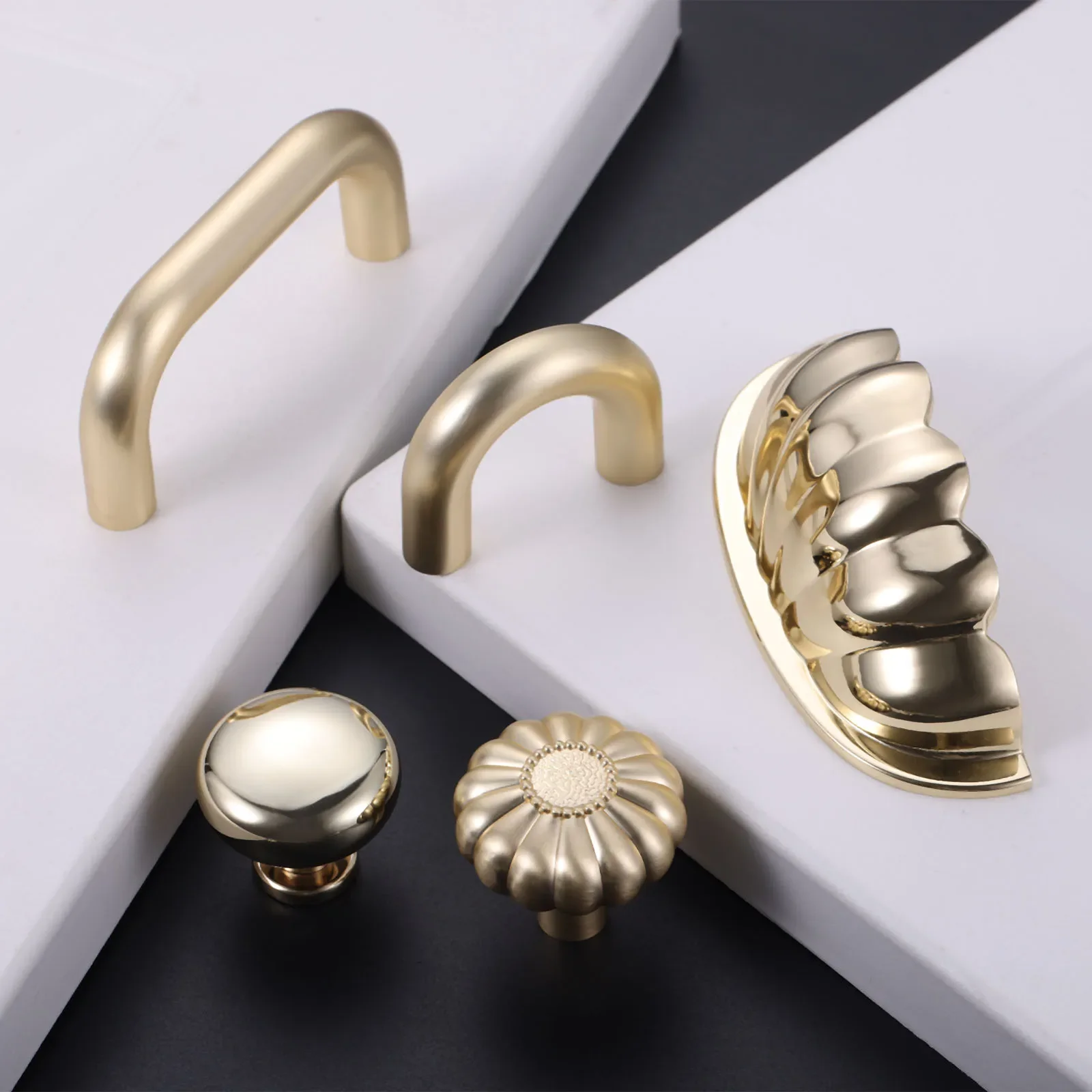 

Brass Furniture Handles Modern Pumpkin Shiny Zinc Alloy Bright Chrome Wardrobe Dresser Cupboard Cabinet Shoe Box Knobs W/screws