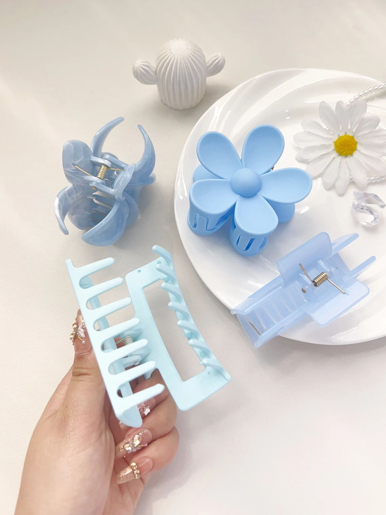 4 Buah Klip Cakar Rambut Besar Musim Panas Aksesori Rambut Kupu-kupu untuk Wanita Anak Perempuan Hiasan Kepala Bunga Modis Jepit Rambut Antiselip Jepit Rambut Kepiting