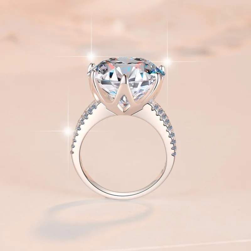 PT950 Platinum Moissanite 10Ct Luxury Minimalist Ring - Tarnish-resistant, 10ct brilliant, ideal for wear & gifting