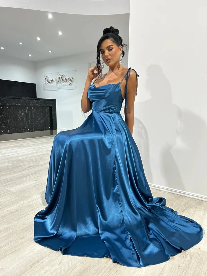 A-line Cowl Neckline Silky-satin Maxi Dresses For Prom Adjusted Spaghetti Straps Silhouette Party Formal Long Slit Gown Evening