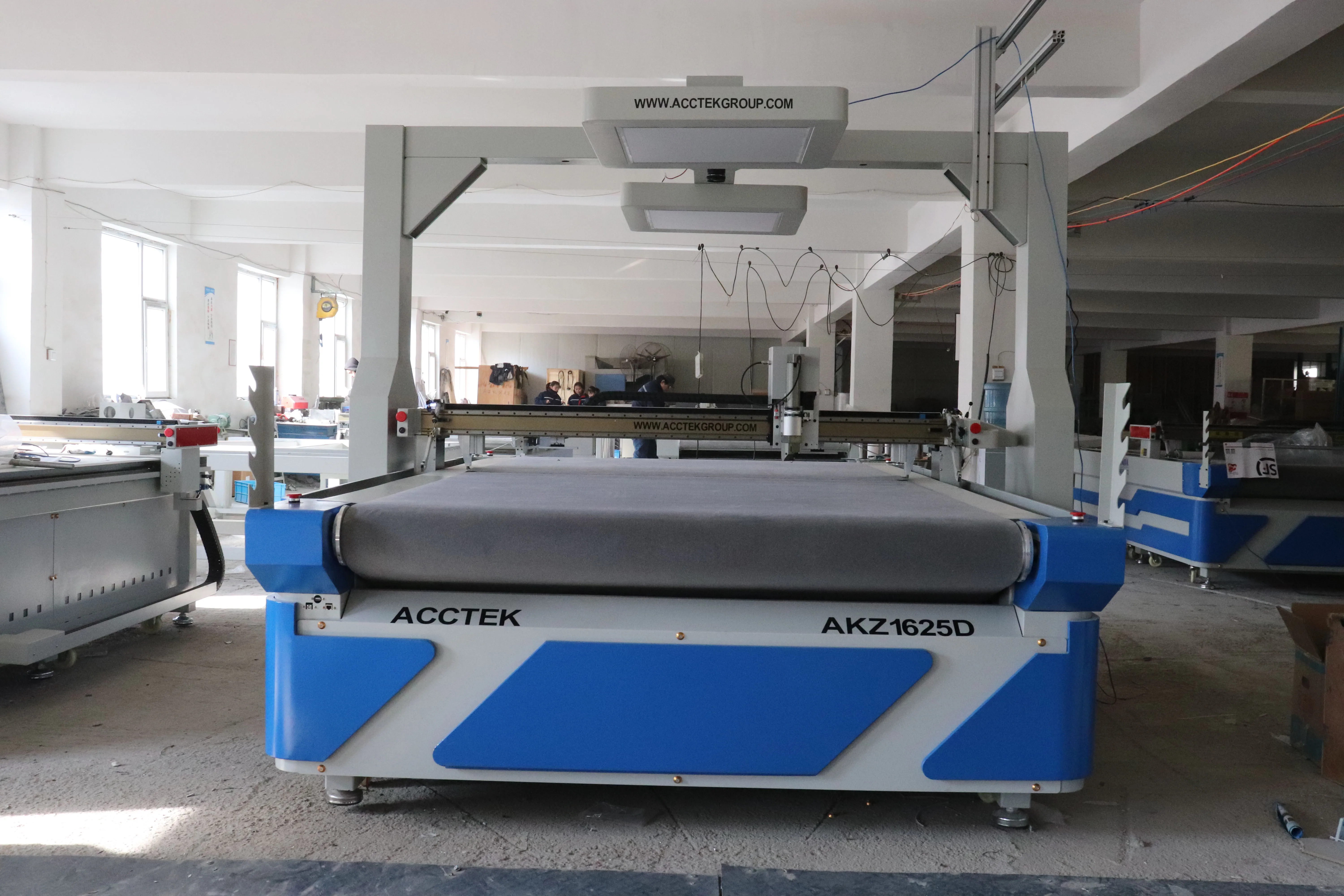 เครื่องตัดมีดแบบสั่นระบบ CNC เครื่องตัดกระดาษแข็ง/ปะเก็น AKZ1625ตัด CNC