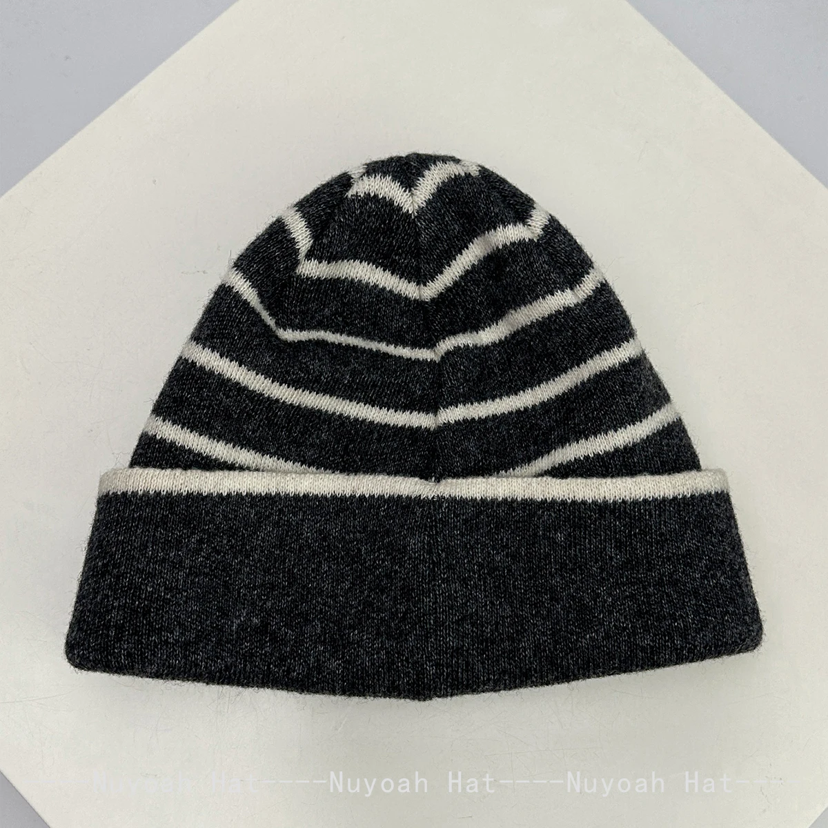 New Men Women Korean Retro Jacquard Stripe Knitted Hats Warm Casual Fashion Niche Beanies Personal Versatile Outdoor Cycling ins