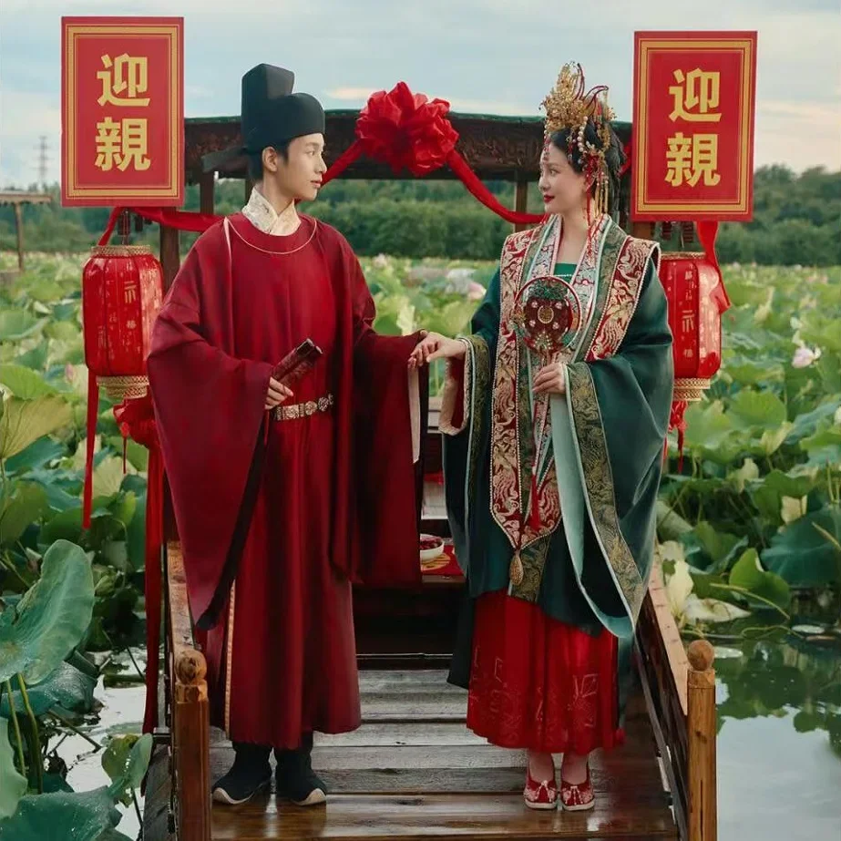 

Luxury Hanfu Wedding Ceremony Garment Ancient China Ming Dynasty Couple Dress Bride Gorgeous Costume Groom Round Neck Gown Robe