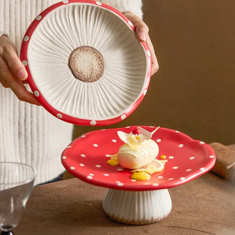 

Обеденная тарелка с красным грибом - тарелка Dim Sum с высокими ножками и тарелка для суши с десертними тарелками, диском для сашими и фруктами для подноса для закусок и