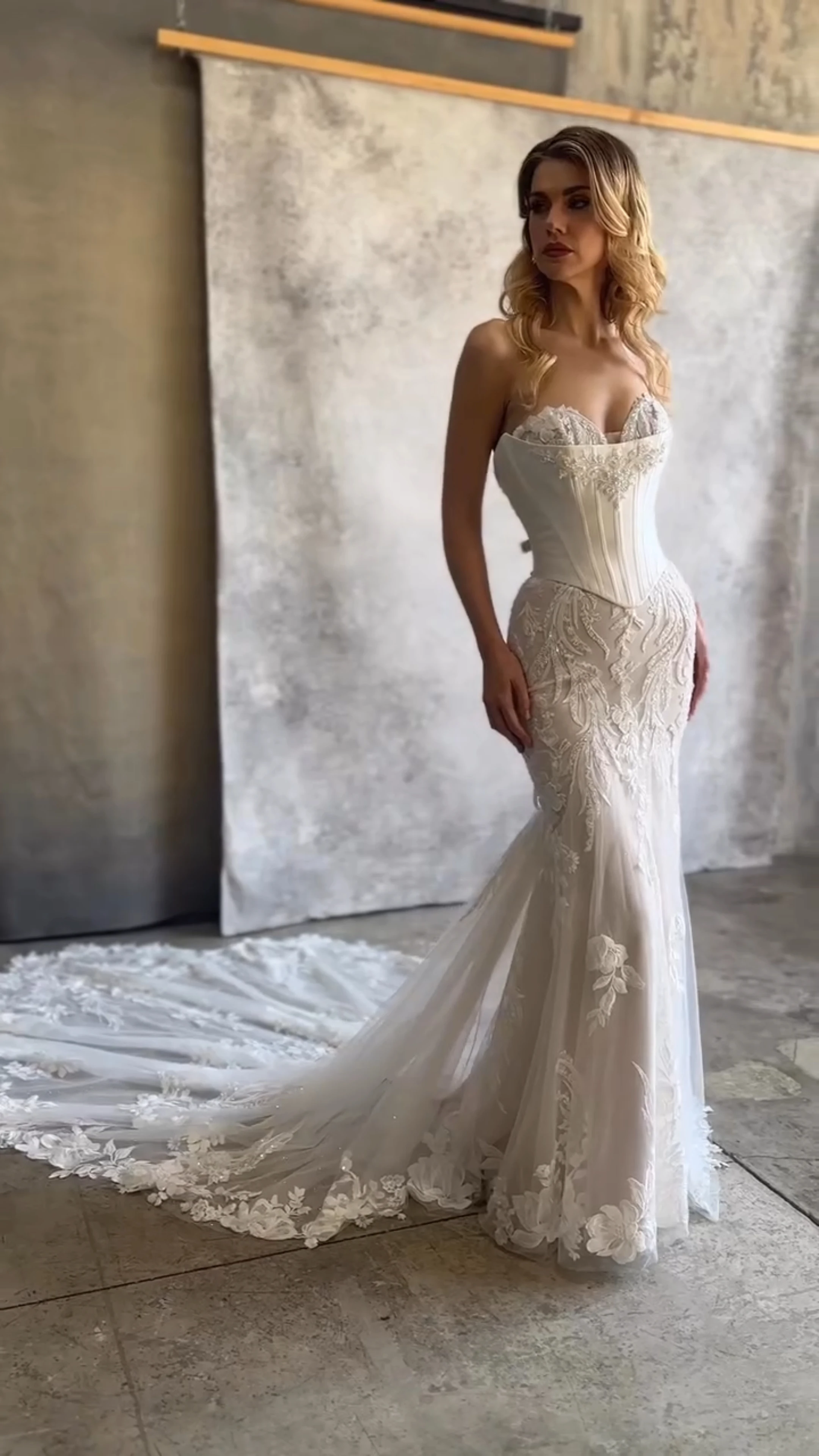 

Customized Sexy Strapless Sweetheart Satin Corset 3D Floral Mermaid Wedding Dress Chapel Train Bridal Gown Vestidos De Novia