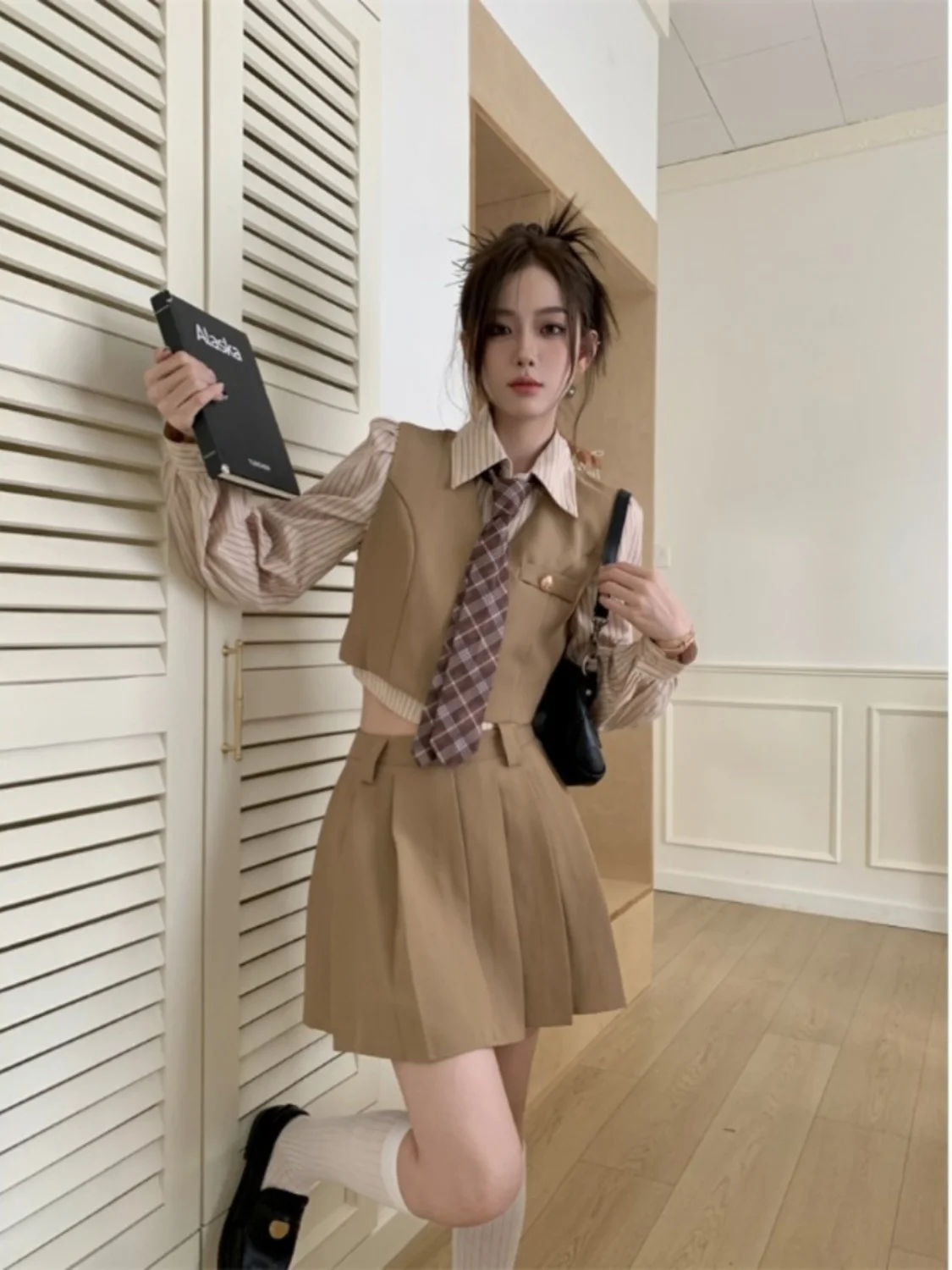 

Autumn Japanese Style Professional Suit Women'S Shirt Vest Pleated Skirt With Age Reduction Three-Piece Set For Women