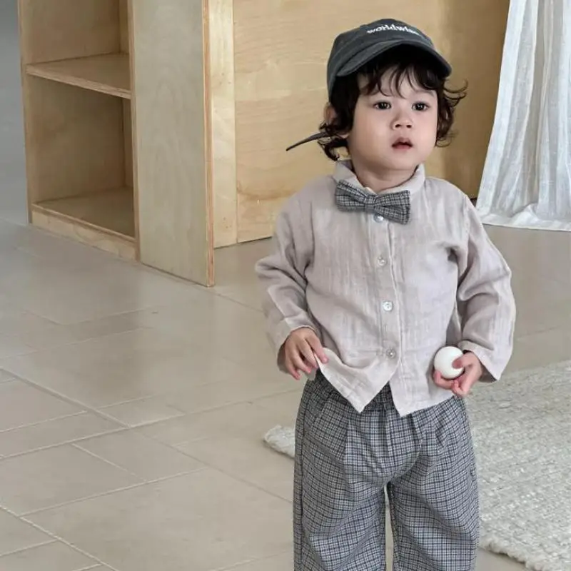 

Новинка осени 2024, детские рубашки с длинными рукавами, хлопковые рубашки с милыми лацканами и бантом для маленьких мальчиков, однотонные повседневные топы для младенцев, детская одежда