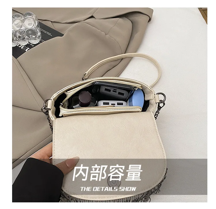 Women's Shoulder Bag  Style Fashion Fringed Crossbody Bag Shoulder Bag Personalized Rivet Trendy Saddle Bag