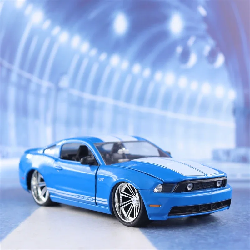 Jada 1:24 2010 Ford Mustang GT wysoka symulacja odlewu modelu samochodu ze stopu metalowy samochód prezenty dla dzieci kolekcja zabawek J277