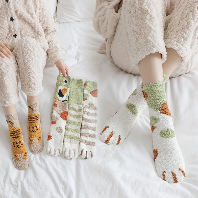 

Women Socks Winter Cute Cat Paw Coral Fleece Fuzzy Socks Female Autumn Thick Happy Funny Socks For Girl Warm Fluffy Floor Socks