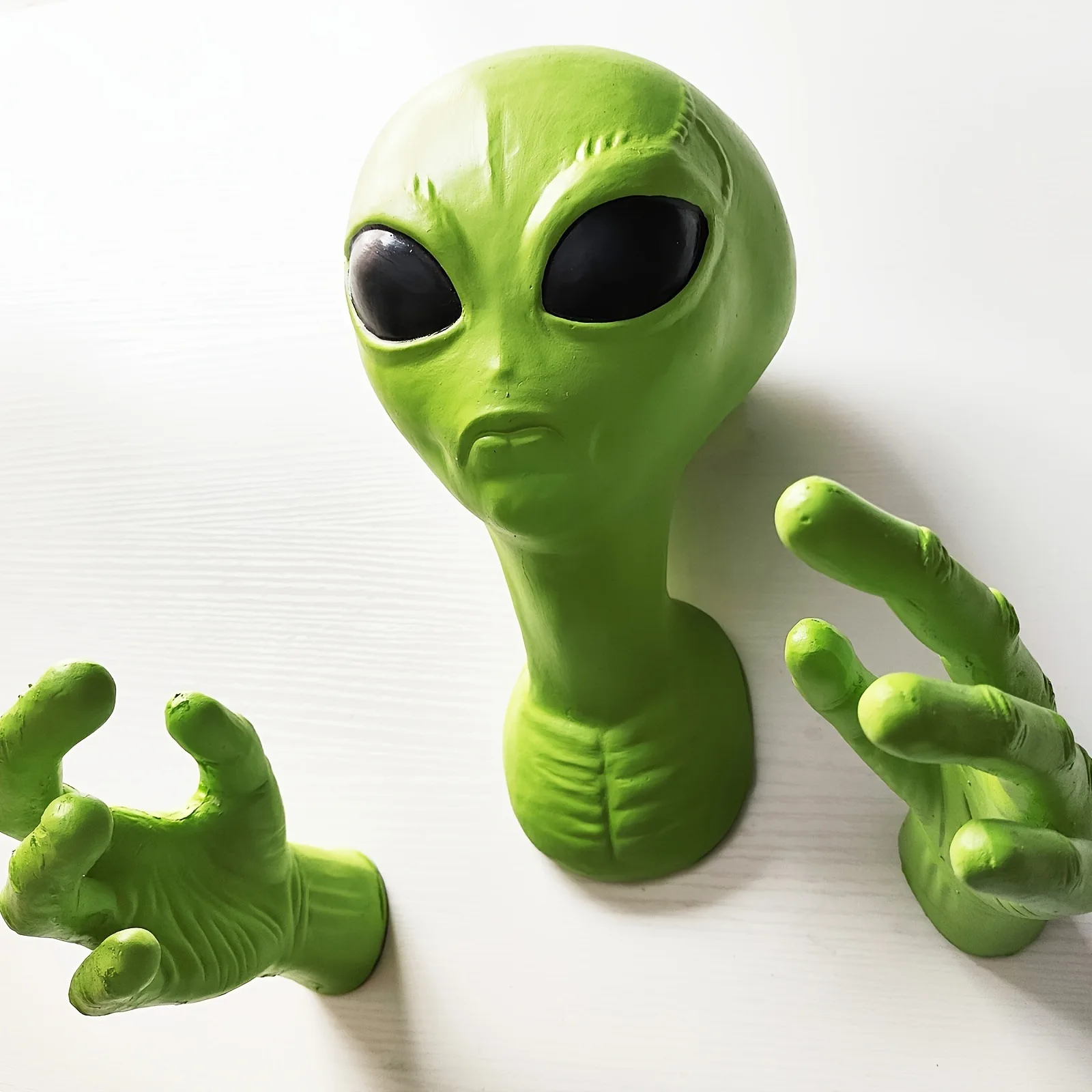 Green Alien Wall Hanging Art UFO Visitor 51 Area Extraterrestrial Organism Monster Study Living Room Ornament Lover's Gift