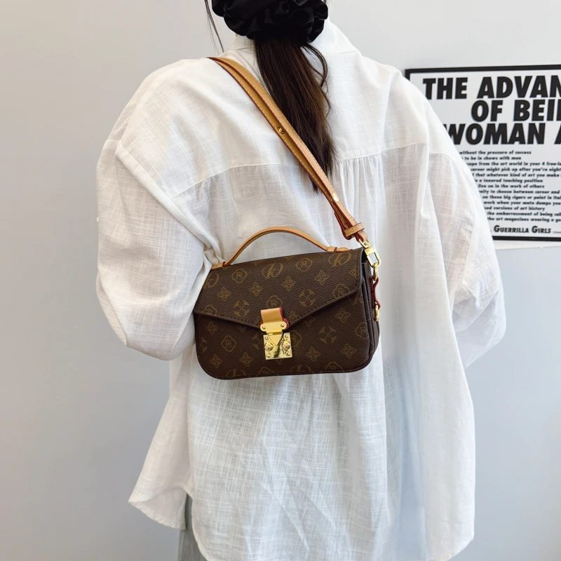 

Captivating Women's Shoulder Bag - Premium Leather Crossbody Handbag Designer Elegant Tote Messenger Purse