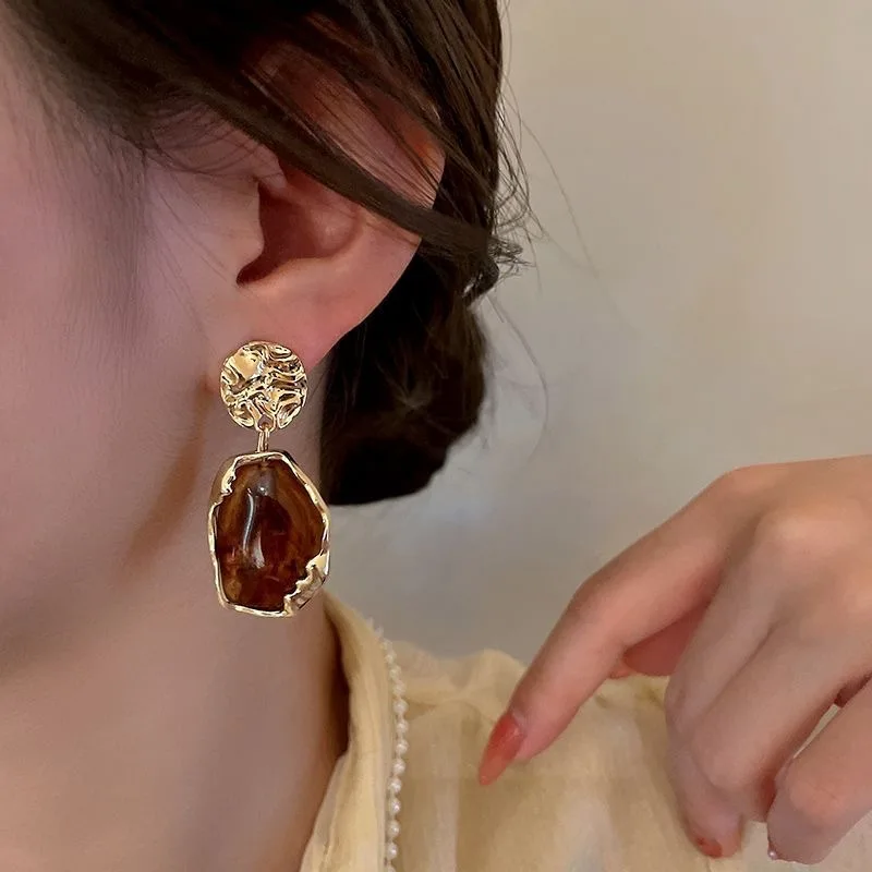 Exaggerated Personality Irregular Resin Clip on Earrings Europe America Fashionable Vintage Geometric Earrings Women Jewelry