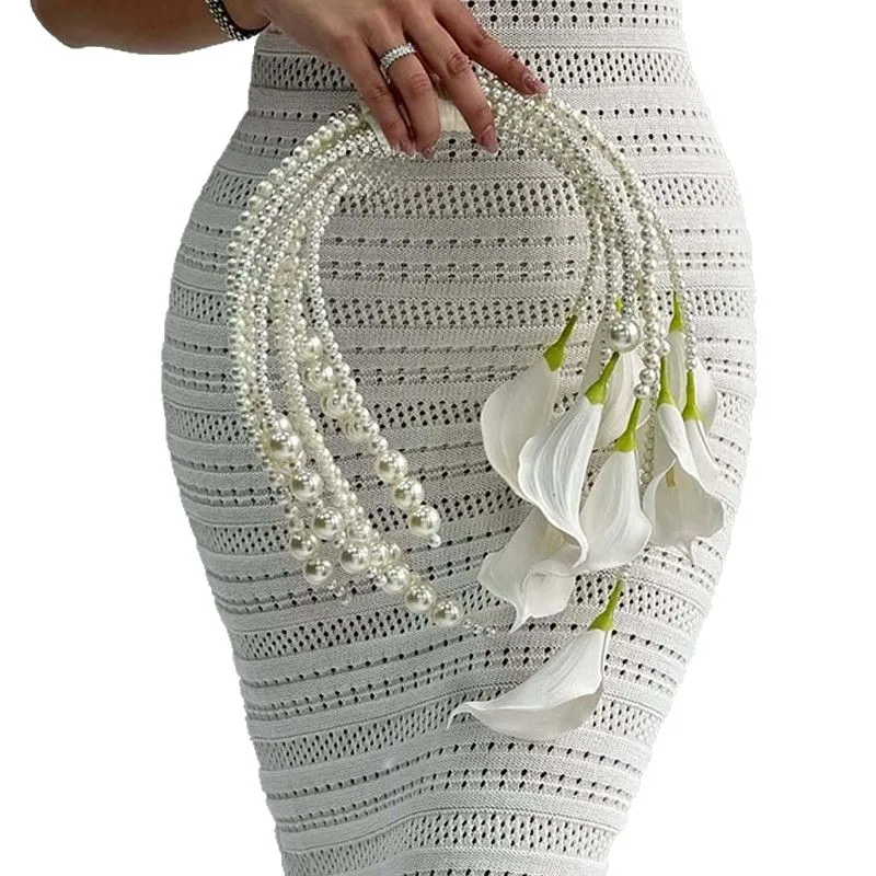 Calla lily holding a waterfall bouquet with a full set of materials to send friends wedding gifts, photo studio photo props