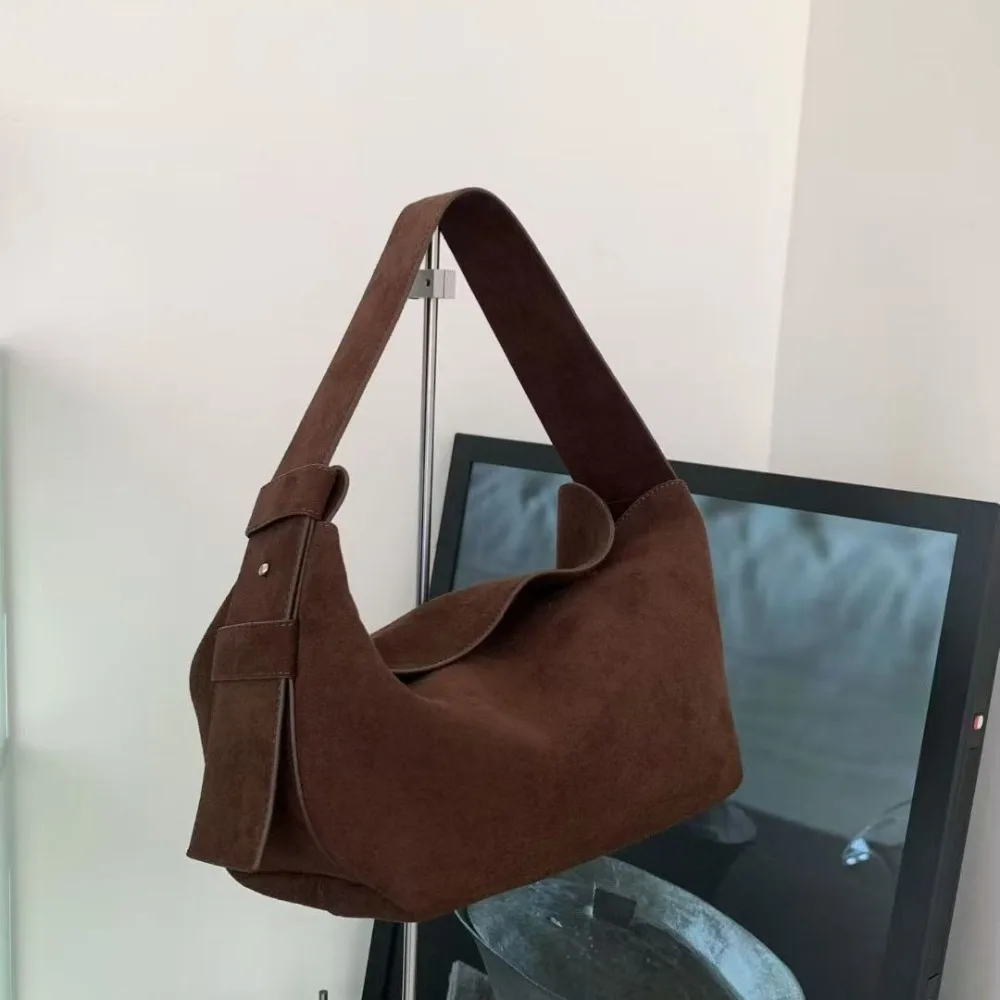 

Autumn and Winter New Leather Cowhide Velvet Lunch Box Bag Women 2025 New High-end Commuter Dumpling Handbag Messenger Bag