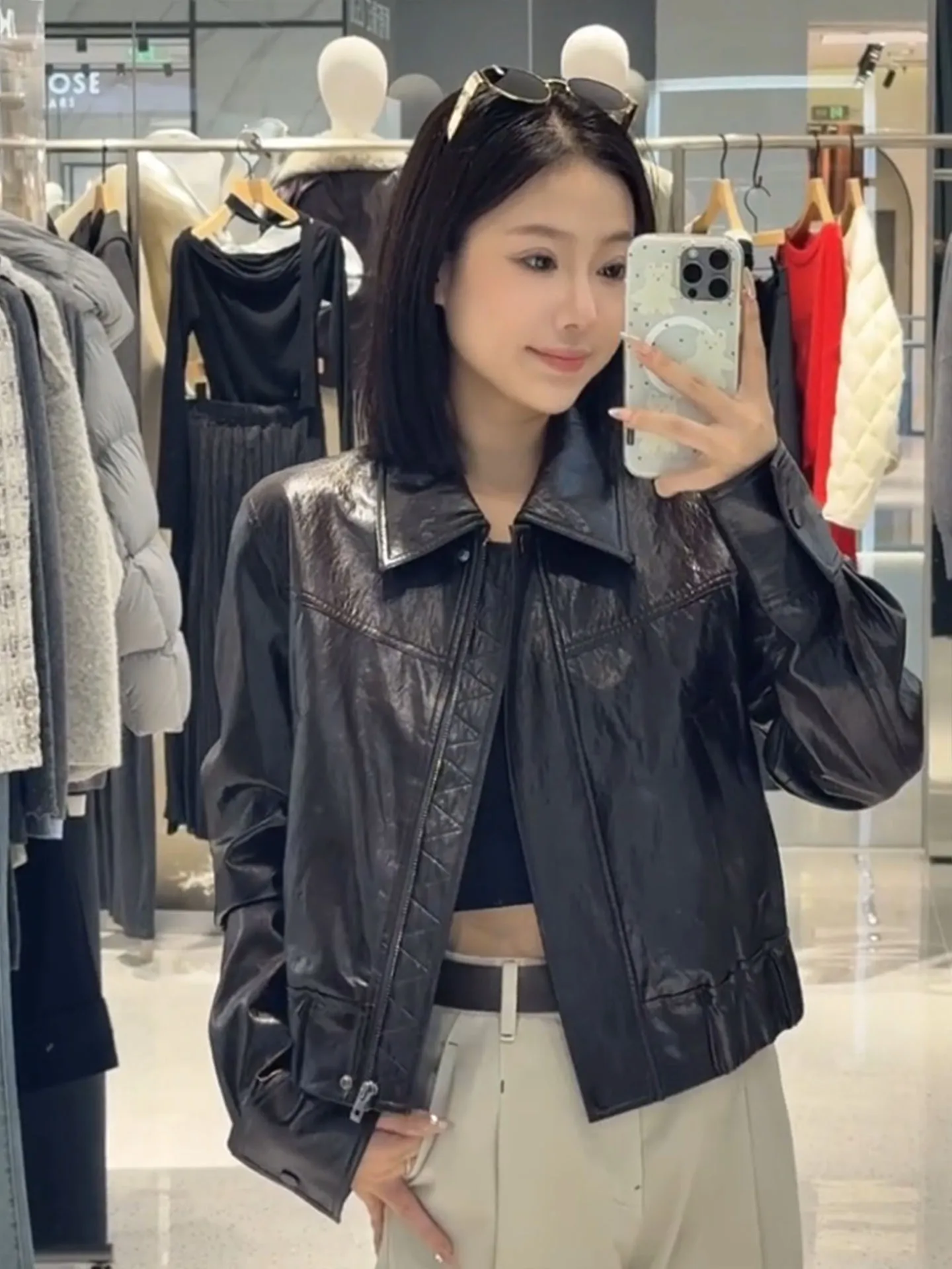 Jaqueta de Couro Retro para Mulheres, Estilo Motoqueiro, Primavera 2026, Com Zíper e Gola Alta