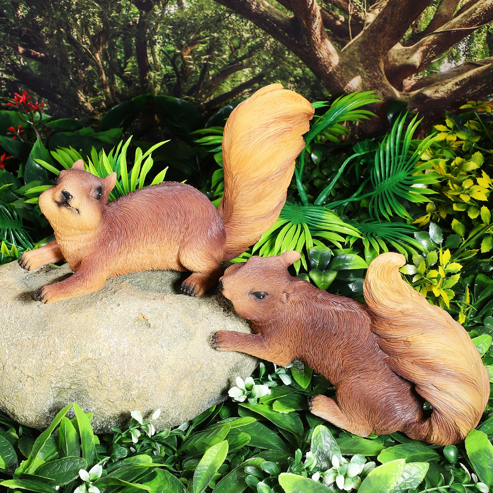 

2Pcs Resin Squirrel Garden Statue Lifelike Animal Ornament for Outdoor Tree Decor Landscape Yard Decoration Sculptures Set