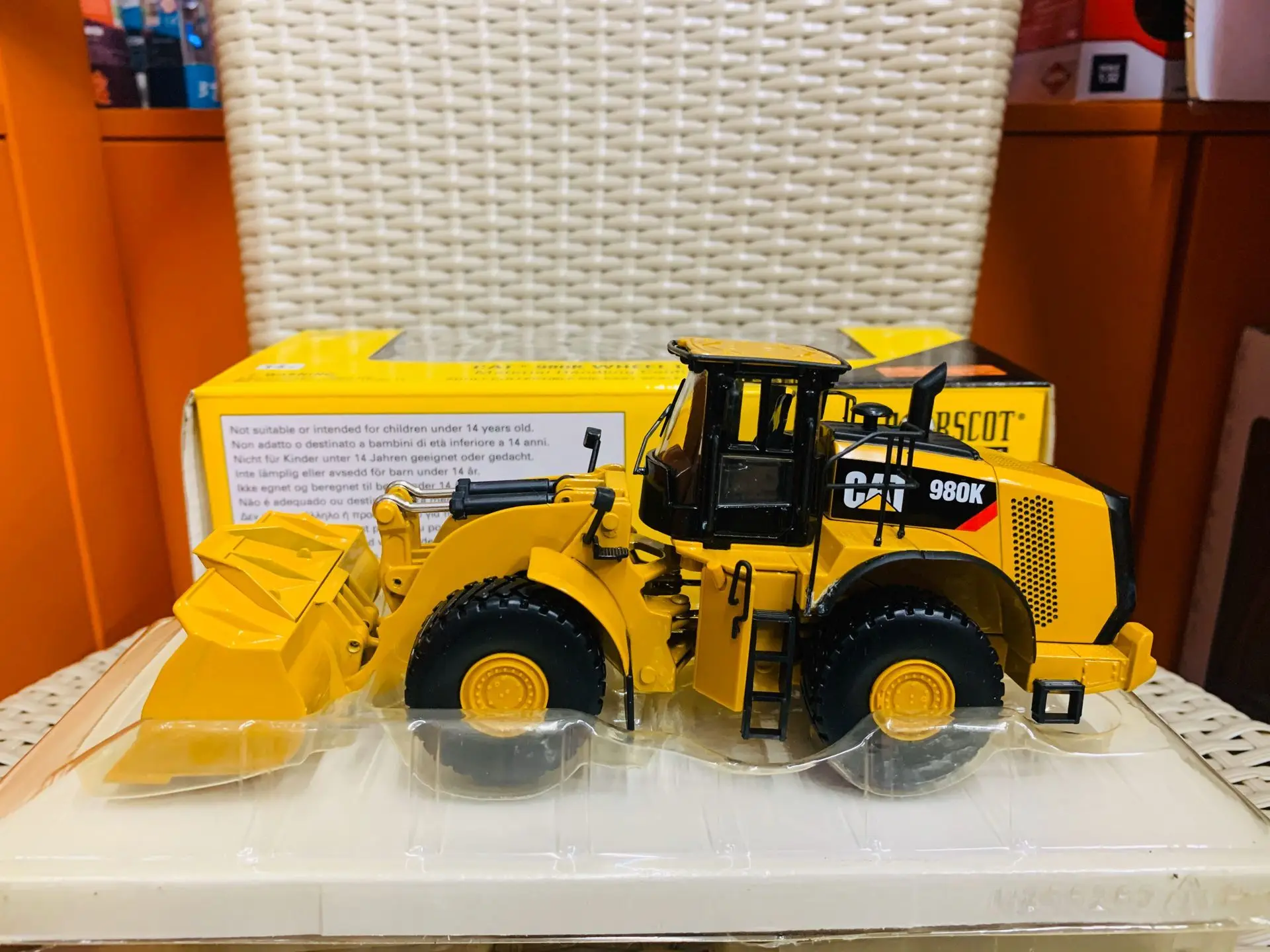 

980K Wheel Loader 1/50 Scale DieCast Model New in Original Box 55289