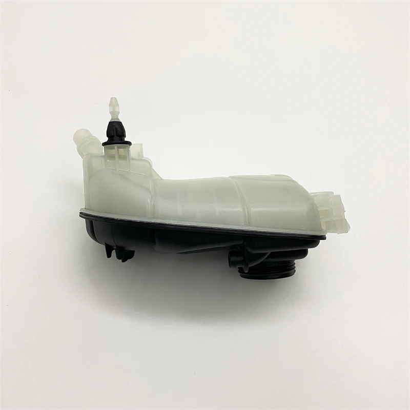 

2465000049 Auto Parts Auto Engine Radiator Coolant Water Expansion Tank 2465000049 for Mercedes benz W176 W156 ALL