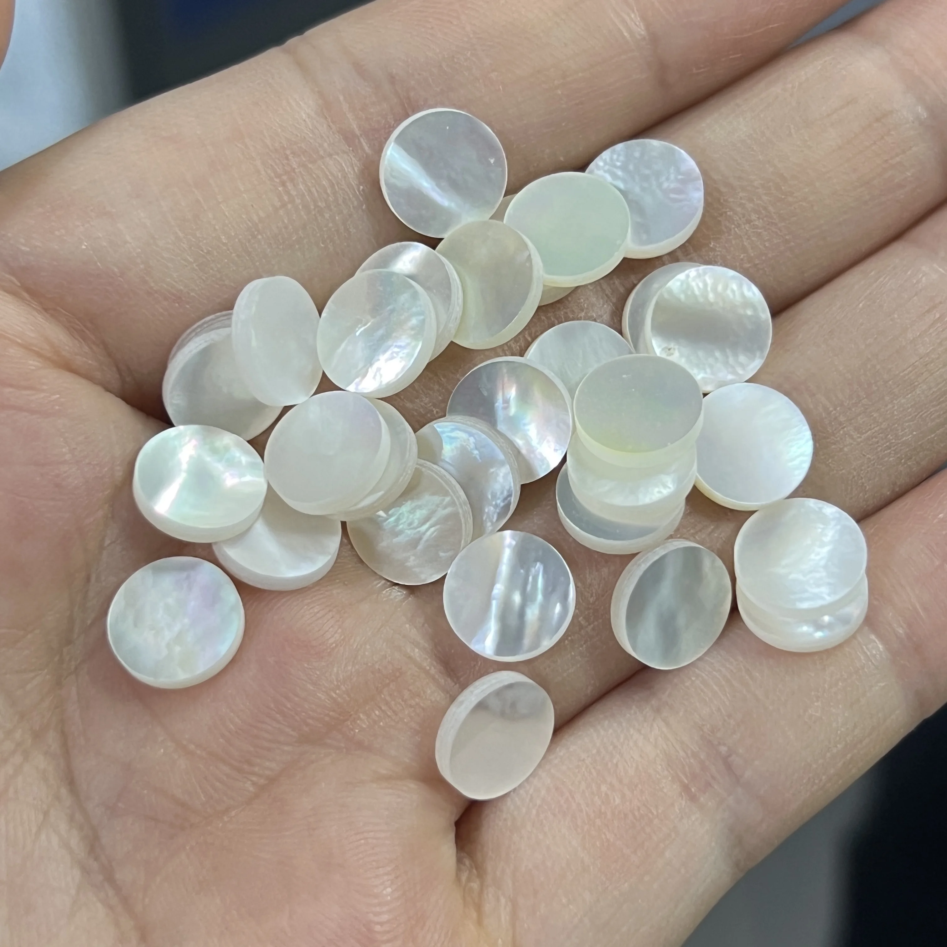 100 pezzi 1 borsa 8mm rotondo 2mm di spessore doppio piatto bianco naturale madreperla Shell Gemstones