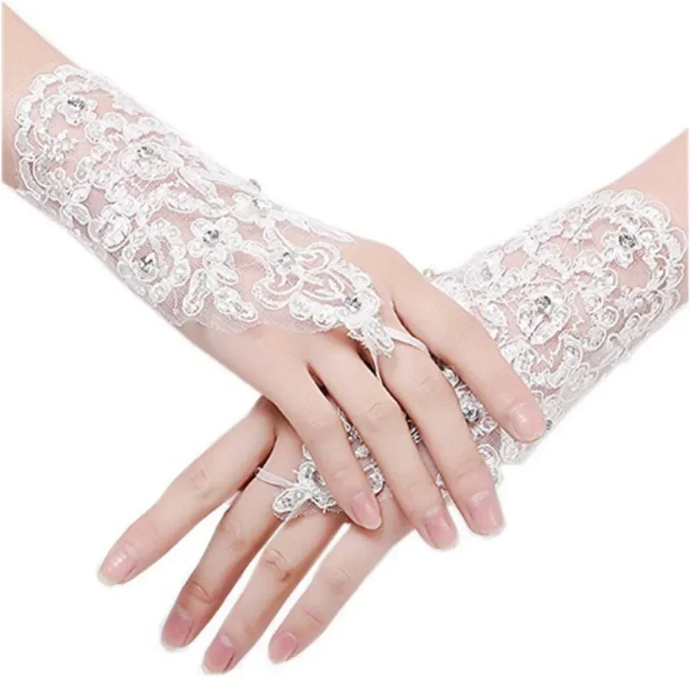 White Ivory Red Short Gloves Wrist Length Fingerless Lace Appliques Sequins Bridal Gloves Wedding Accessories