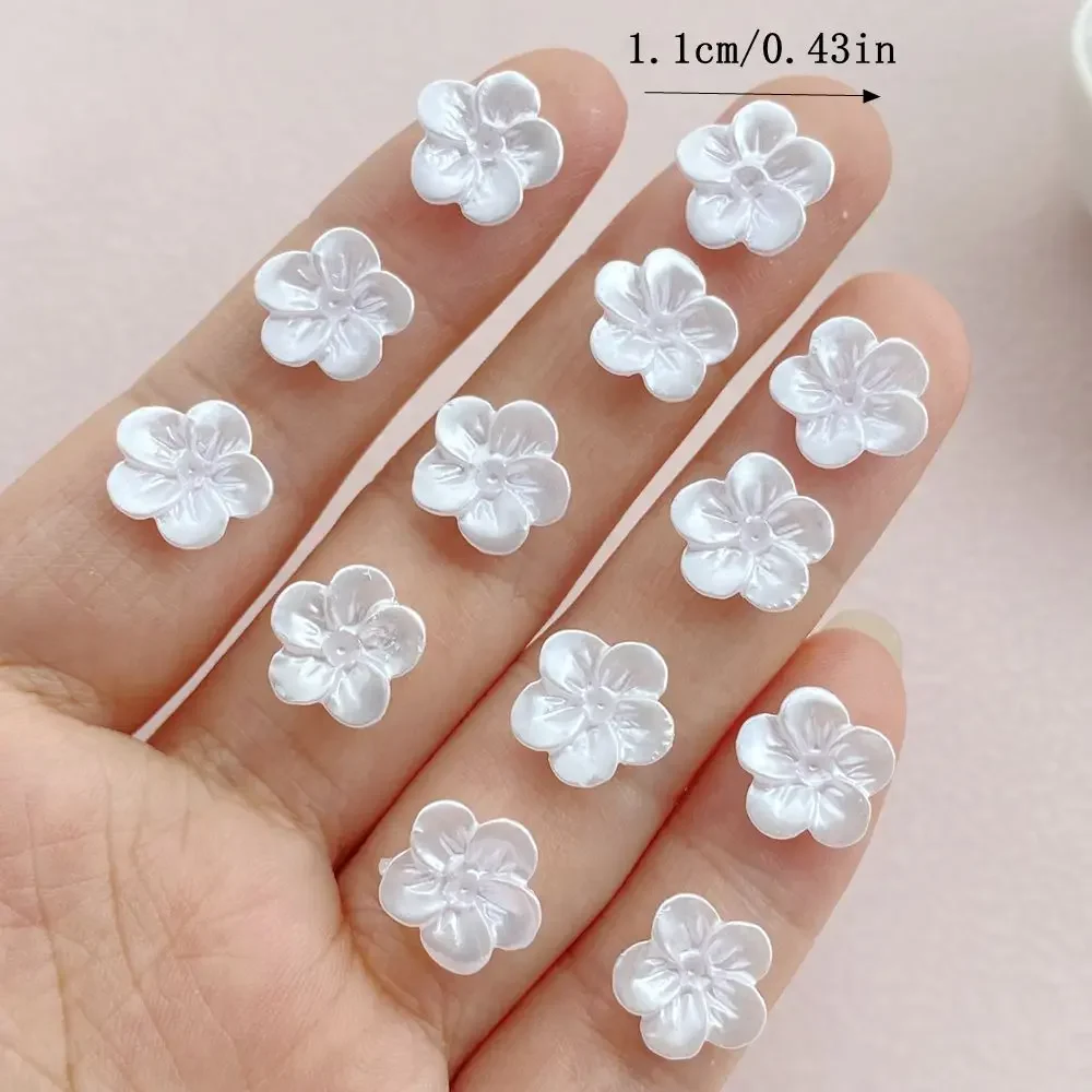 Breloques en résine 3D pour nail art, jolies fleurs blanches, biscuits, décorations pour ongles, bijoux, 50 pièces