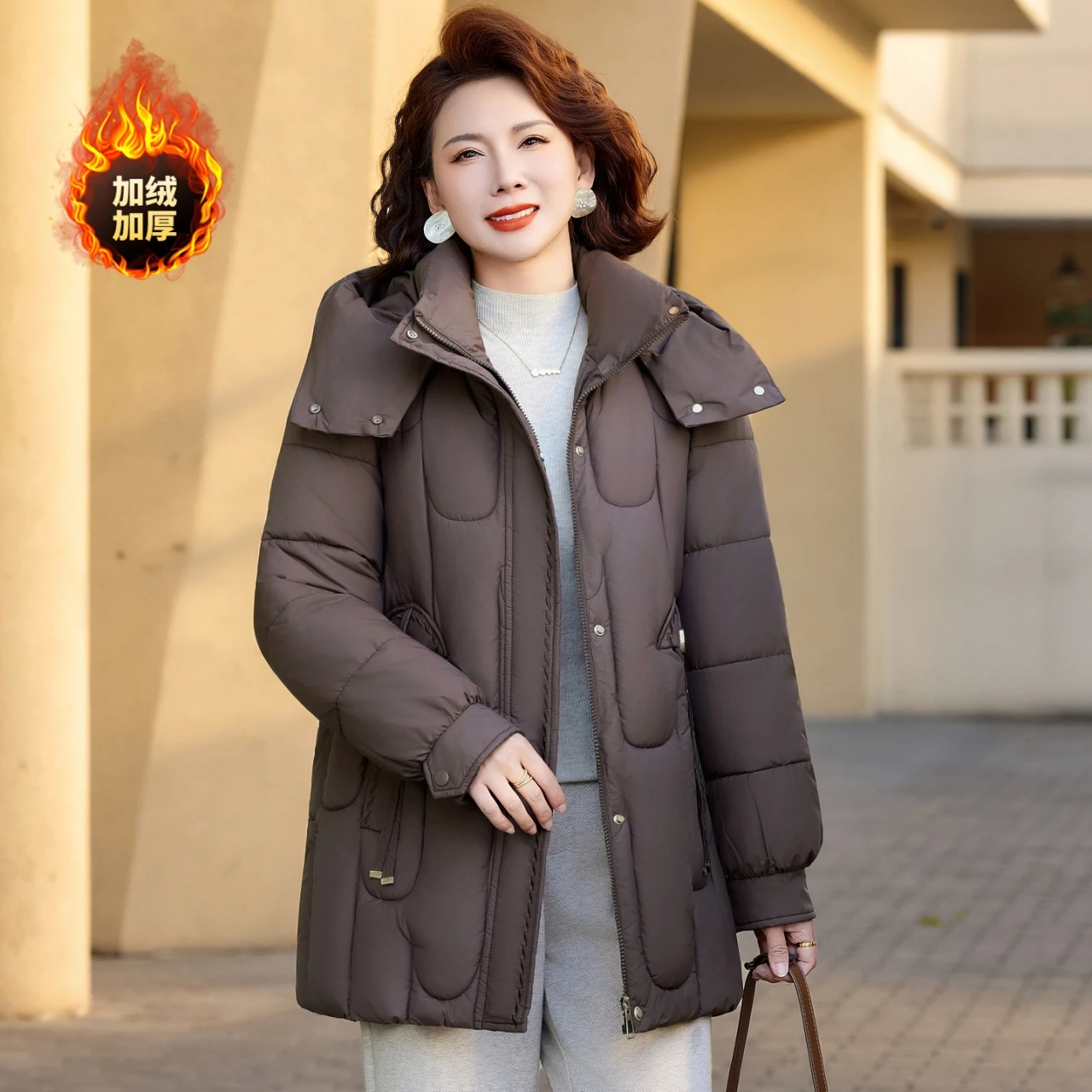 مبطن الشتاء معطف مقنع سترة المتوسطة وكبار السن الطبعة الكورية تنوعا أزياء قصيرة الأم سميكة أسفل سترة قطن