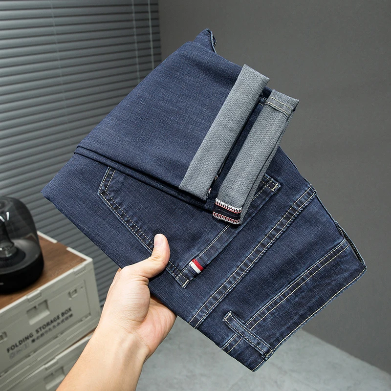 Oversized jeans for men with loose fit and straight fit, trendy and simple casual, washed and versatile, plus fat pants